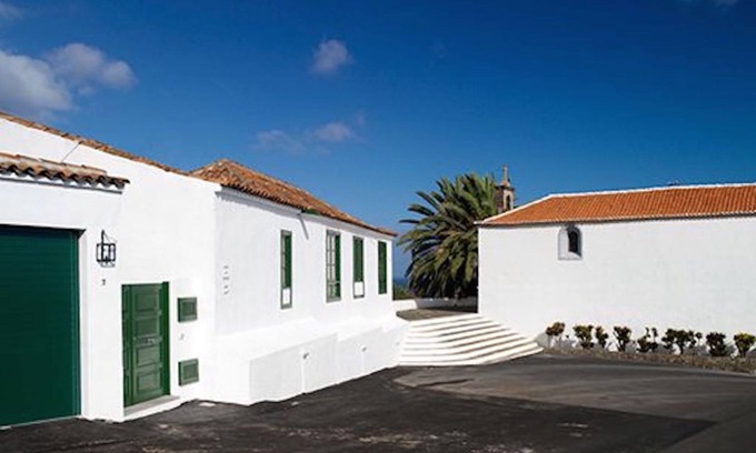Icod de los Vinos House | LA Hacienda