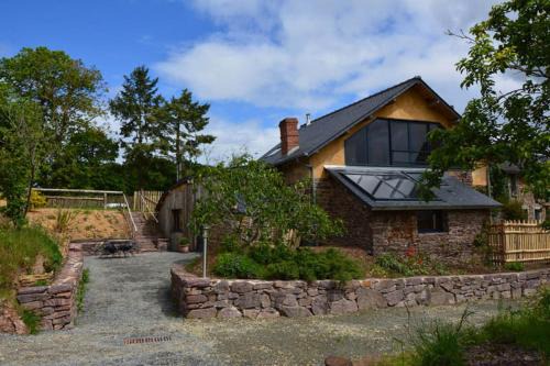 Saint-Thurial House | La haie chapeau