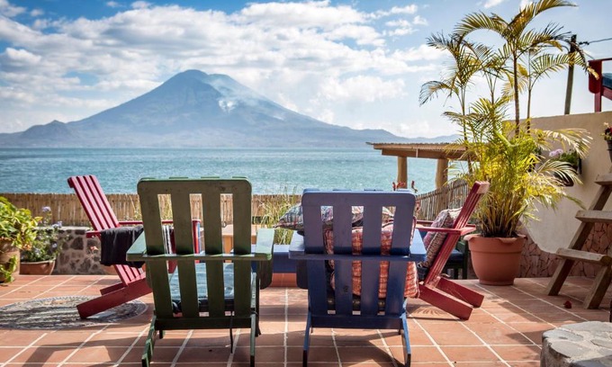 Santa Cruz La Laguna Hotel | La Iguana Perdida