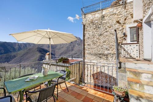 Castelvecchio di Rocca Barbena Apartment | La Casa Della Lavanda
