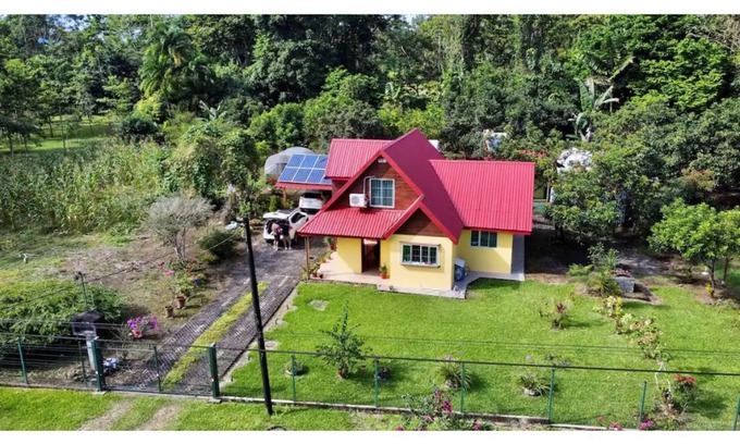 La Fortuna Ski Chalet | La JeyDa: Chalet with BBQ/Social area and Pool