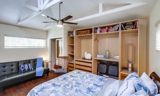Beach Barber Tract Apartment | La Jolla Cabana