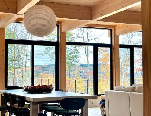 La Conception Ski Chalet | La Kabina with Mt Tremblant view