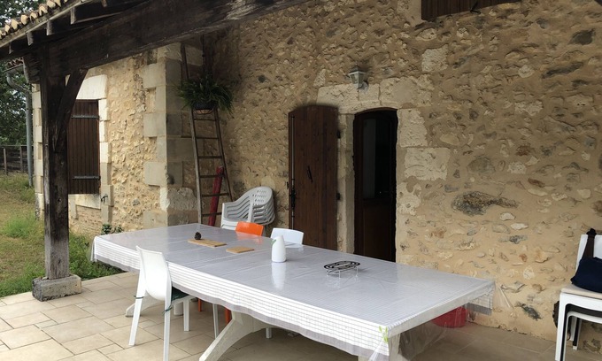 Sourzac House | La Longère en Périgord: house with swimming pool for vacations in the countryside.