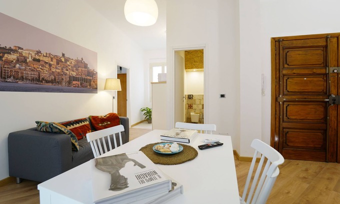 Cagliari Apartment | La Luna two-bedroom apartment with terrace in the center