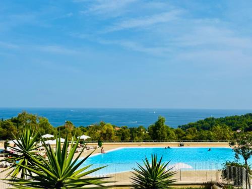 Le Dramont Apartment | La Méditerranée comme vous l'aviez rêvée