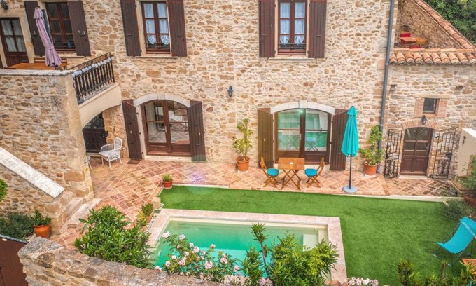 Saint-Pantaleon-les-Vignes Bed & Breakfast | La maison WISTERIA
