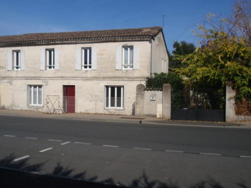 Saint-Medard-de-Guizieres Bed & Breakfast | La Maison d'Alienor