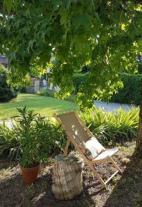 Villefranche-de-Rouergue Apartment | La Maison, Studio avec parc arboré, local vélo moto