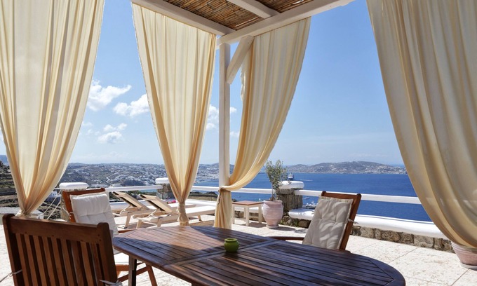 Agios Stefanos House | La Maison Blanche