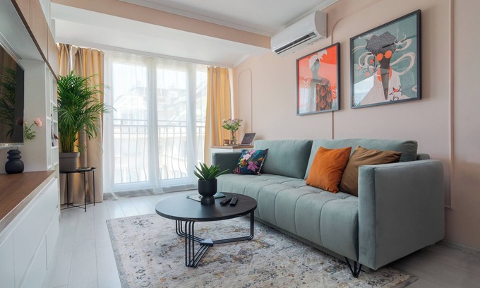 Lozenets Apartment | La Maison Colorée -nBright & Cozy Home by Metro/Mall