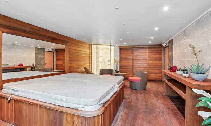 Rueil-Malmaison Villa | La Maison des Rois - With garden and Jacuzzi