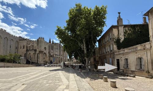 Avignon City Centre Apartment | La Maison du Pape