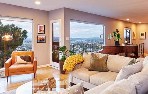 Windsor Hills House | La Mesa Lookout with AC BBQ Firepit Pet Friendly