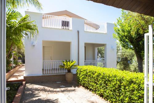 Carini House | La Murgiulina