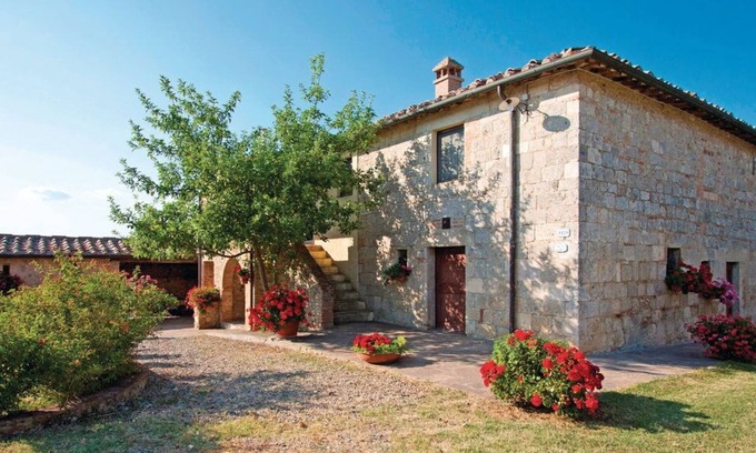 Monteroni d'Arbia Villa | La Palazzina, Ville Di Corsano, Home And Pool