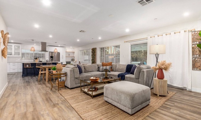 Scottsdale Estates Nine House | La Palma 4BR w/Hot Tub, BBQ & Fire Pit
