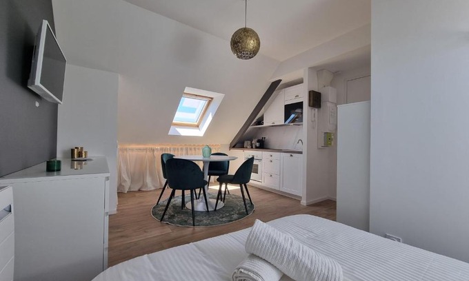 Bruz Apartment | La Palme d'Or by Madame Conciergerie