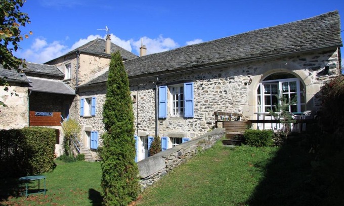 Saint-Hostien House | La Parenthese insolite