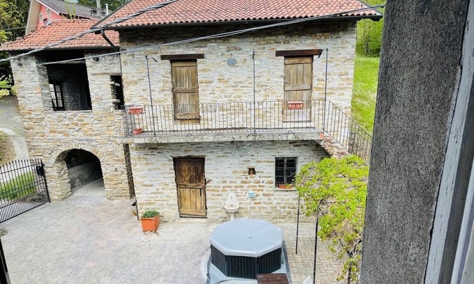 Orbregno House | La Pergola Stone House in Orbregno