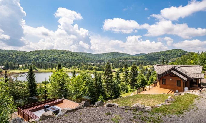 Saint-Faustin-Lac-Carre Ski Chalet | La Perle de Montagnes - Luxurious Chalet