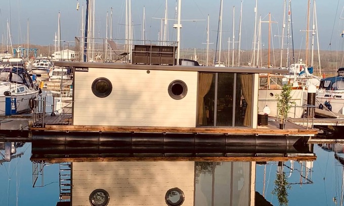 Whippingham Boat Rental | La Petite Foret | Boutique Boathouse on the Isle of Wight