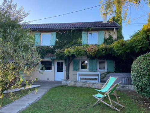 Charly House | La Petite Maison, jardin et jacuzzi, proche de Lyon