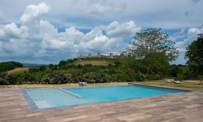 Monteriggioni Apartment | La Piazzetta, Borgo Campassini, Monteriggioni