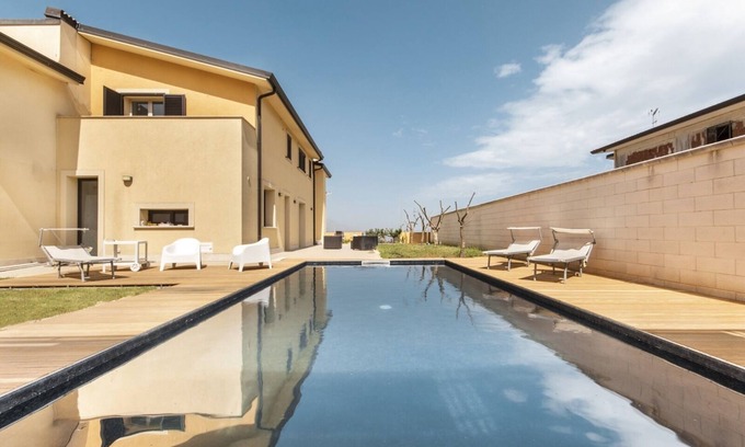Alcamo Villa | La Piscina