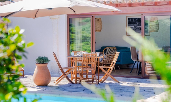 Suze-la-Rousse Villa | La Piscine, holiday home with heated pool