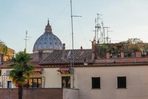 Rione XIV Borgo Apartment | La Porta Rossa di Borgo - Vatican Luxury Suite