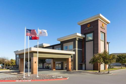 McNeil Hotel | La Quinta by Wyndham Austin NW/Lakeline Mall