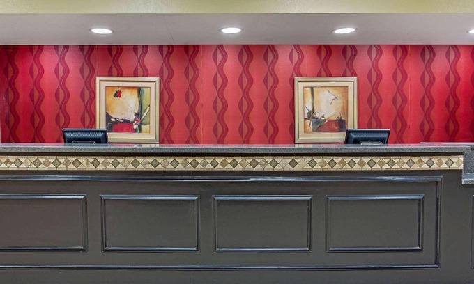 Canton Hotel | La Quinta by Wyndham Canton MS