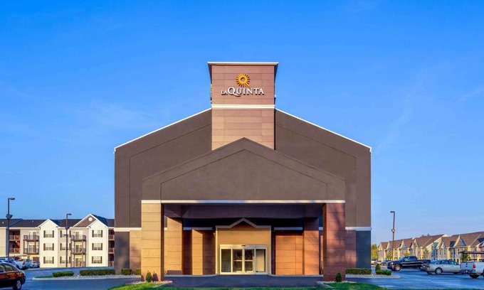 Columbus Hotel | La Quinta by Wyndham Columbus West - Hilliard