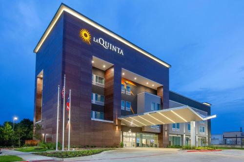 Duncanville Hotel | La Quinta by Wyndham Dallas Duncanville