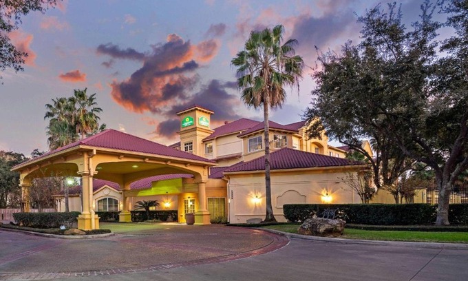 Memorial Hotel | La Quinta by Wyndham Houston West Park 10