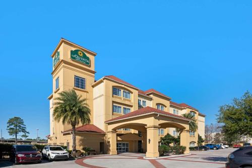 Humble Hotel | La Quinta by Wyndham Houston IAH Bush Intl Airport E