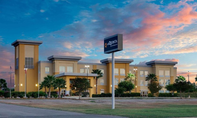 Pleasanton Hotel | La Quinta by Wyndham Jourdanton - Pleasanton