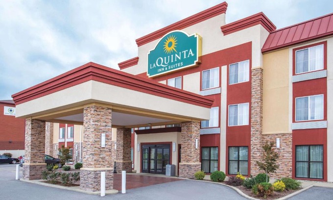 O'Fallon Hotel | La Quinta by Wyndham O'Fallon, IL - St. Louis