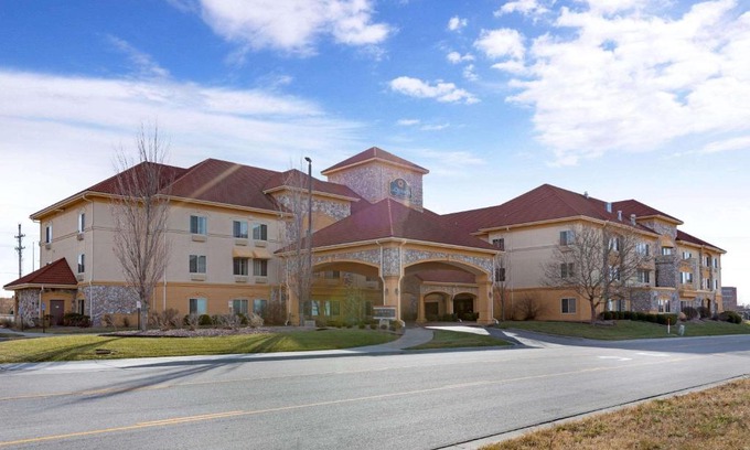 Olathe Hotel | La Quinta by Wyndham Olathe