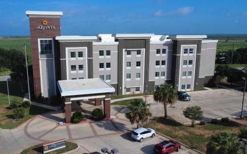 Pearsall Hotel | La Quinta by Wyndham Pearsall