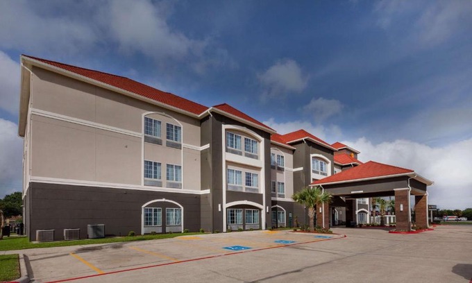 Port Lavaca Hotel | La Quinta by Wyndham Port Lavaca