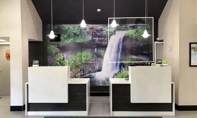 Brooklyn Park Hotel | La Quinta by Wyndham Minneapolis Northwest