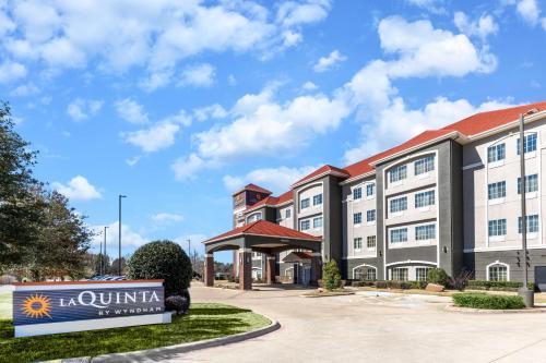 Mount Pleasant Hotel | La Quinta by Wyndham Mt. Pleasant