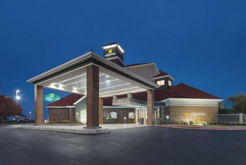 Central Oklahoma City Hotel | La Quinta by Wyndham Oklahoma City - NW Expwy