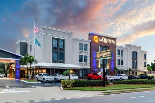 Fossil Park Hotel | La Quinta by Wyndham St. Petersburg Northeast *Newly Renovated