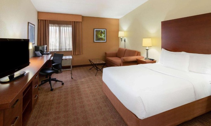 East Bloomington Hotel | La Quinta Inn by Wyndham Minneapolis Airport Bloomington - FREE AIRPORT SHUTTLE
