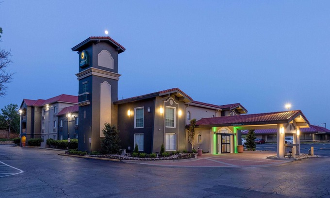 Lenexa Hotel | La Quinta Inn by Wyndham Kansas City Lenexa