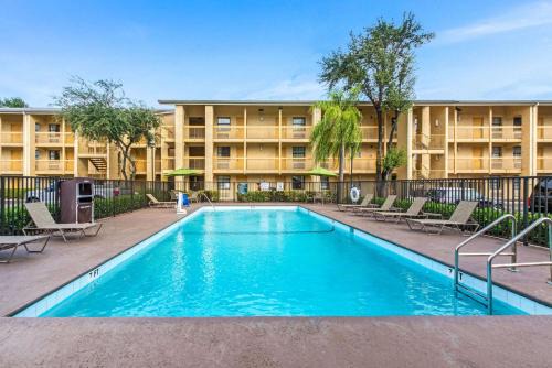 Ludlam Hotel | La Quinta Inn by Wyndham Miami Airport North