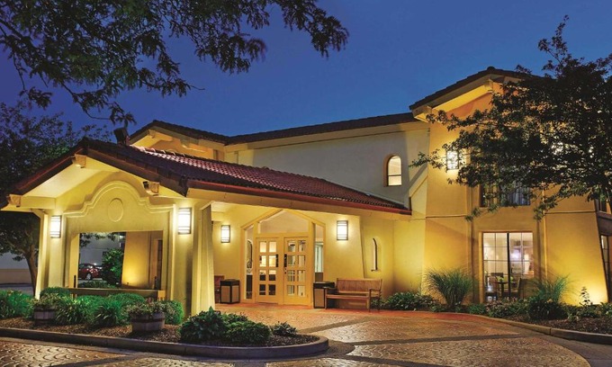 Champaign Hotel | La Quinta Inn by Wyndham Champaign